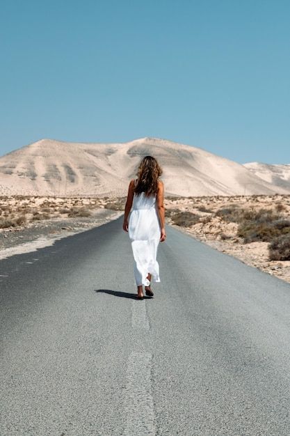 “Dança em todos os carreiros do mundo por onde os teus passos caminham.”